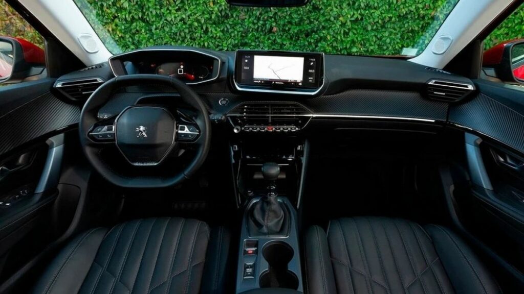 Peugeot 2008 2022 interior e console