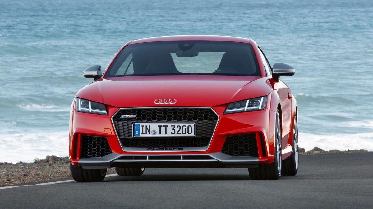 Реклама тт 2025 с девушкой. Audi tt rs coupe 2017. ауди тт рс 2017. audi tt 8s. audi tt 2025.