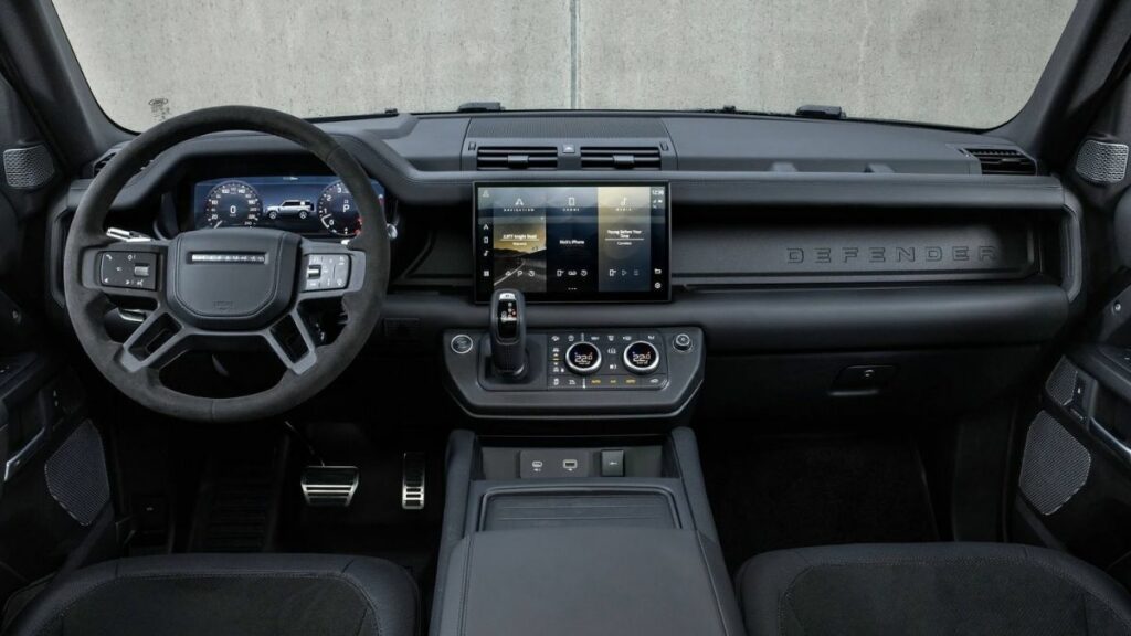 Land Rover Defender 2022 painel