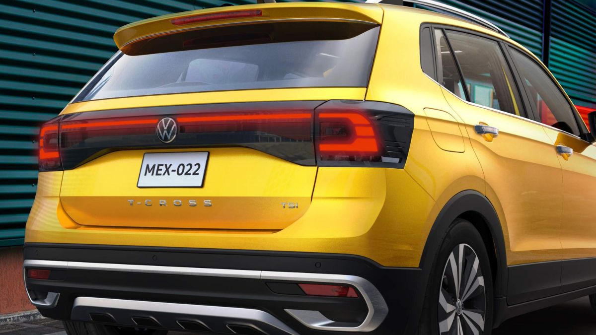 Lanternas traseiras do novo VW T Cross 2023, na cor amarela